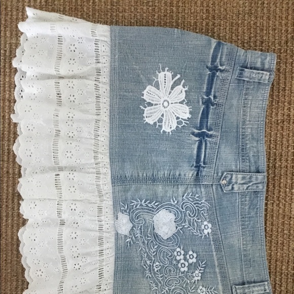 Denim & white eyelet mini skirt, large - Picture 4 of 6